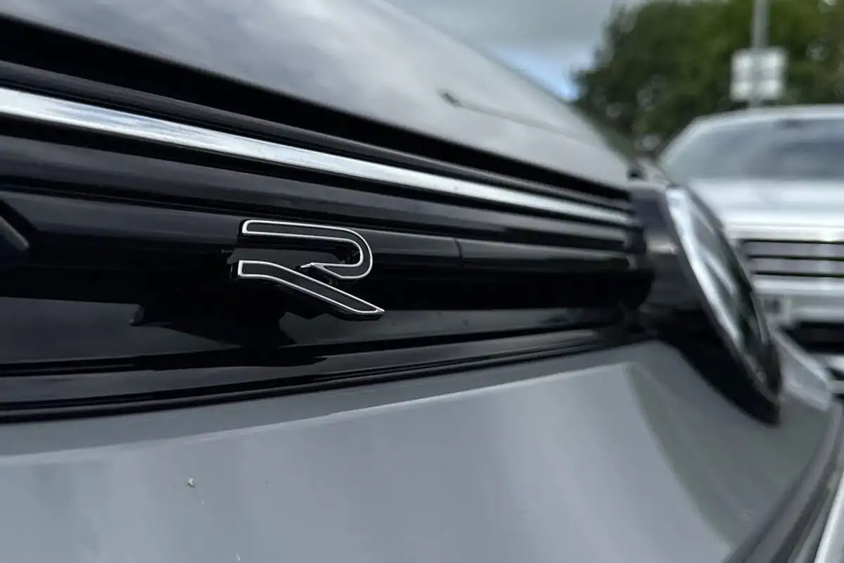 2025-volkswagen-golf-15-etsi-r-line-hatchback-big-25