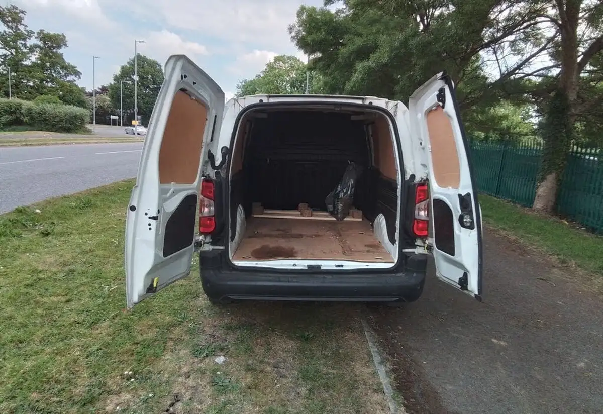 2021-peugeot-partner-15-bluehdi-1000-professional-100ps-eu6dt-panel-big-13