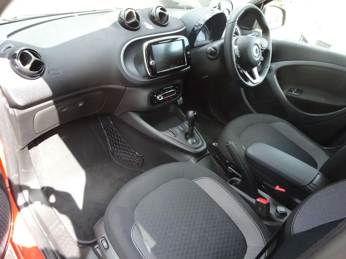 2022-smart-forfour-eq-premium-big-9