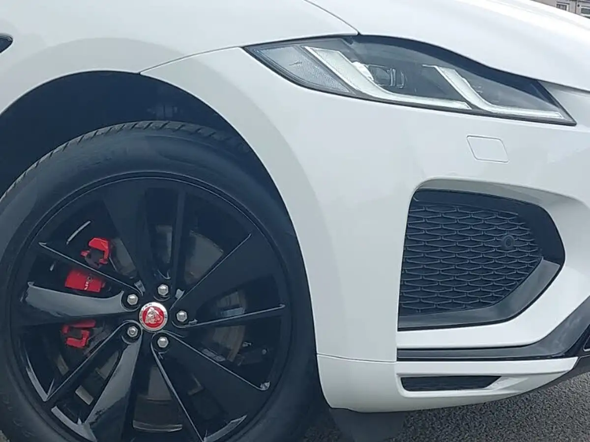 2022-jaguar-f-pace-20-d200-r-dynamic-black-big-8