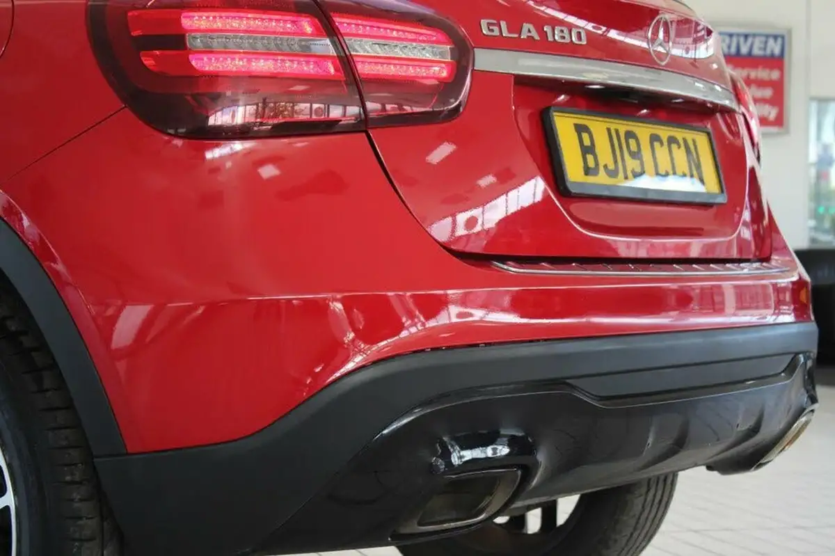 2019-mercedes-benz-gla-class-16-gla-180-urban-edition-ss-big-18