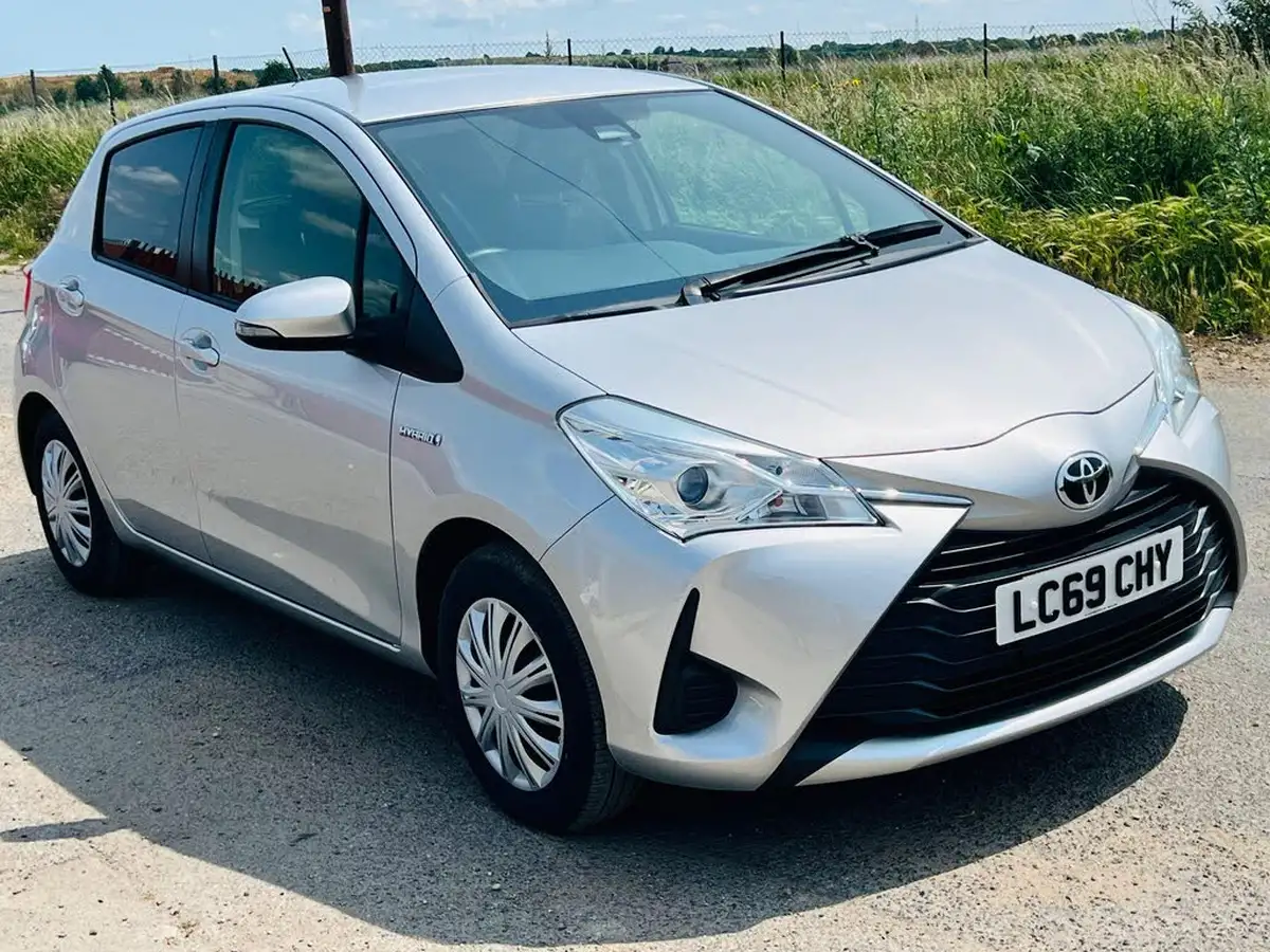 2019-toyota-yaris-big-0