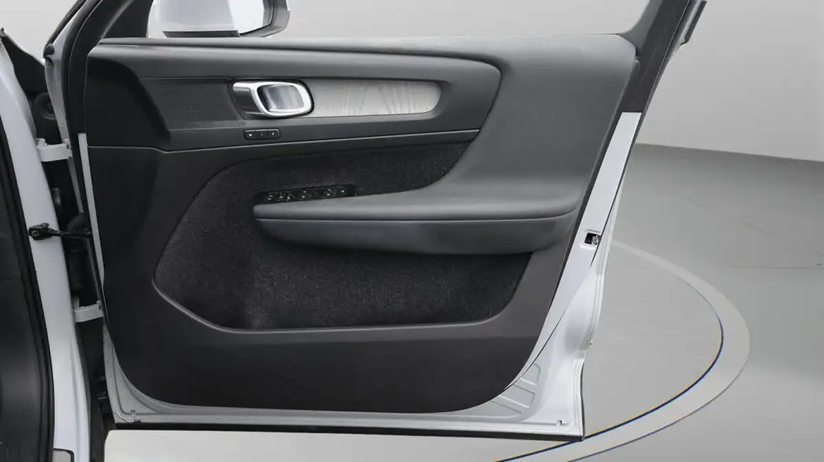 2022-volvo-xc40-15-t5-inscription-pro-big-15