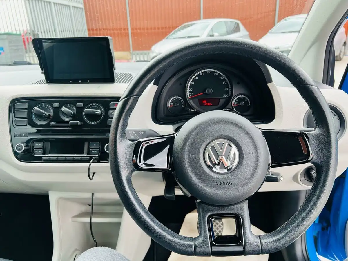 2015-volkswagen-up-big-20