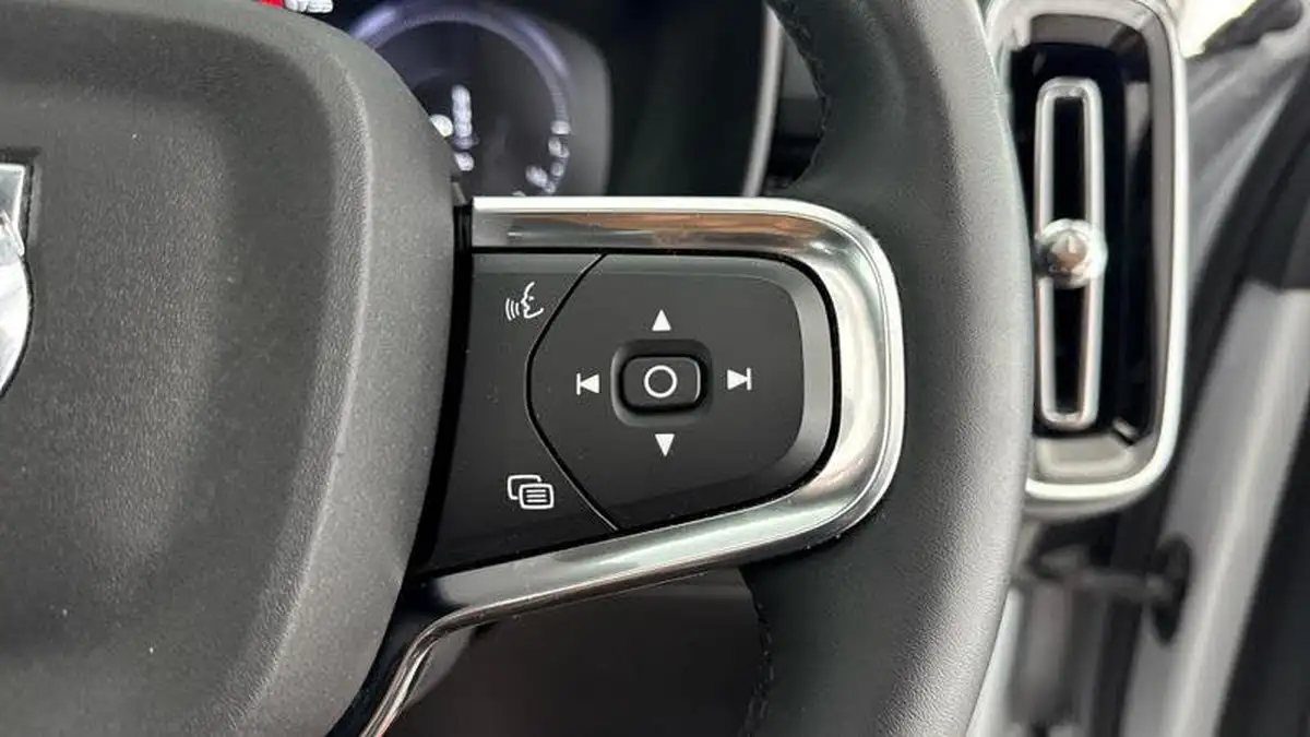 2022-volvo-xc40-15-t5-r-design-pro-big-16