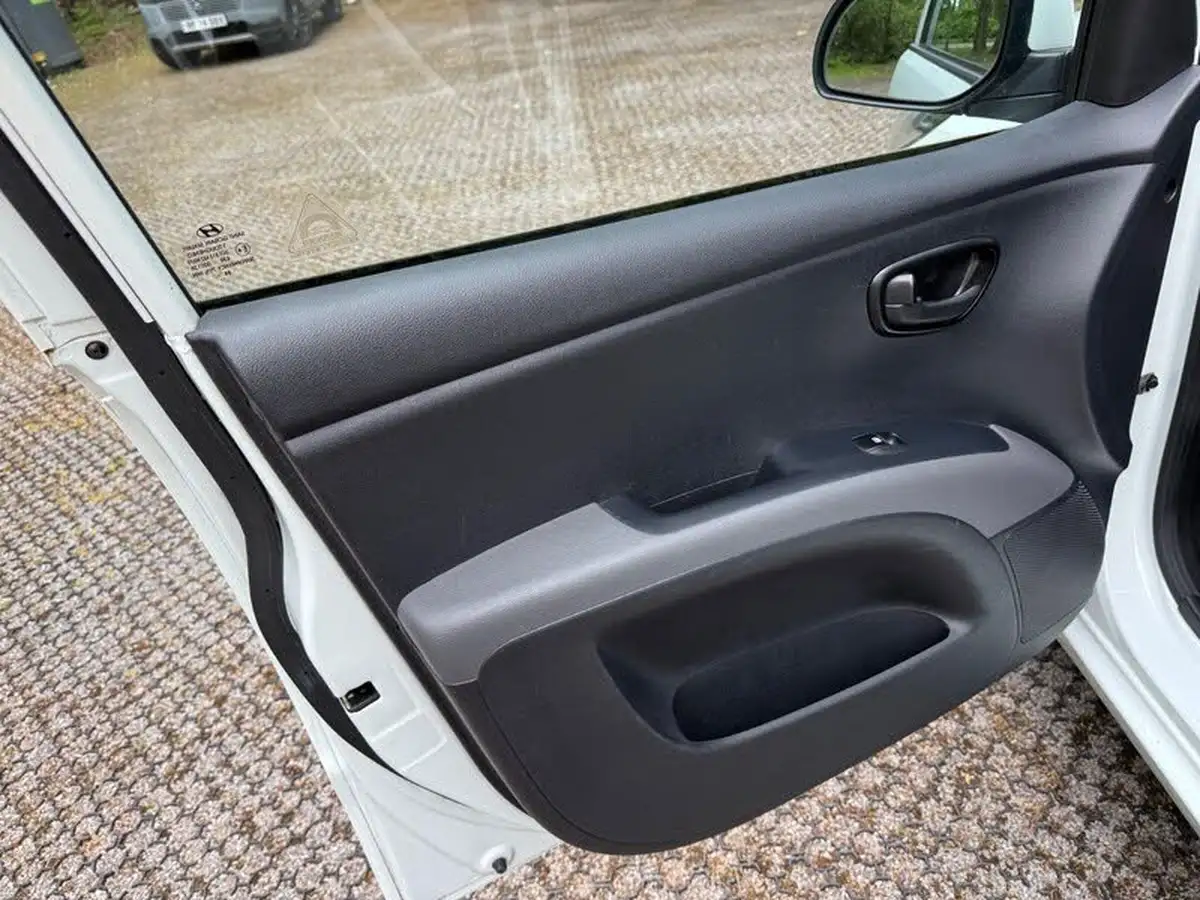 2012-hyundai-i10-12-active-big-45