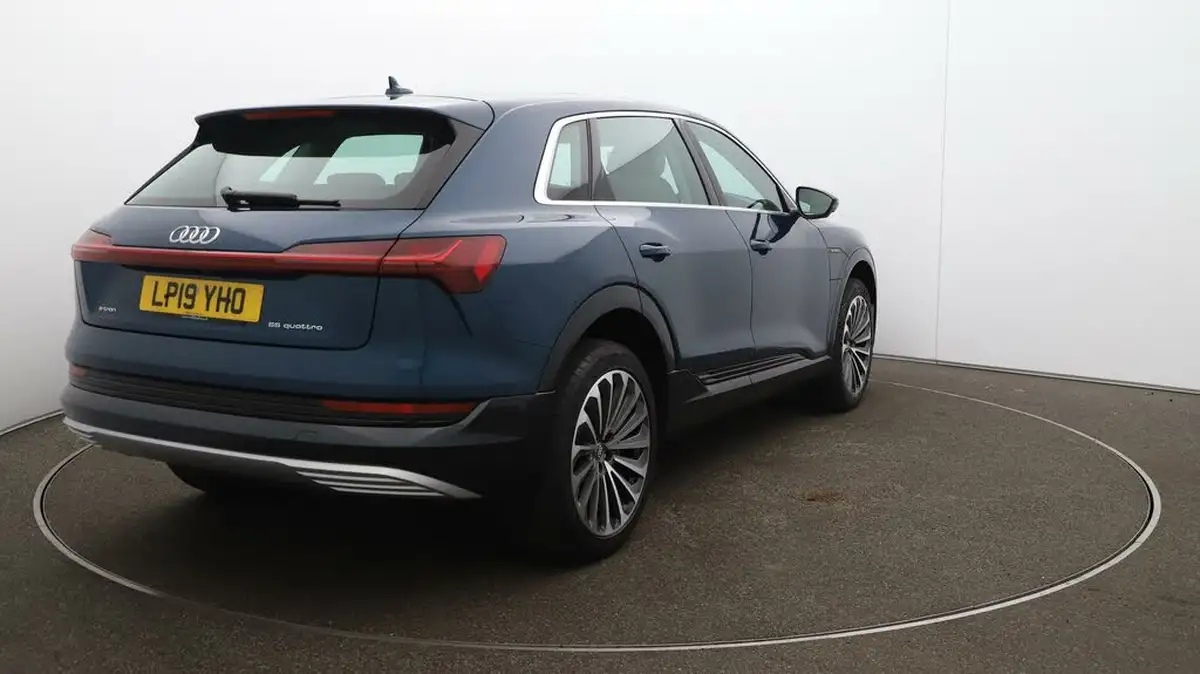 2019-audi-e-tron-55e-big-50