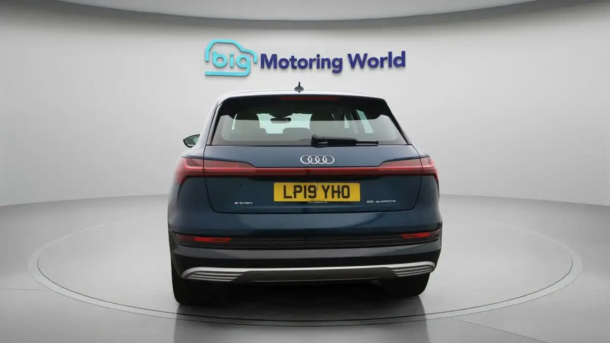 2019-audi-e-tron-55e-big-6