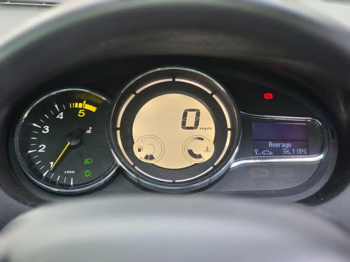 2014-renault-megane-16td-dynamique-big-19