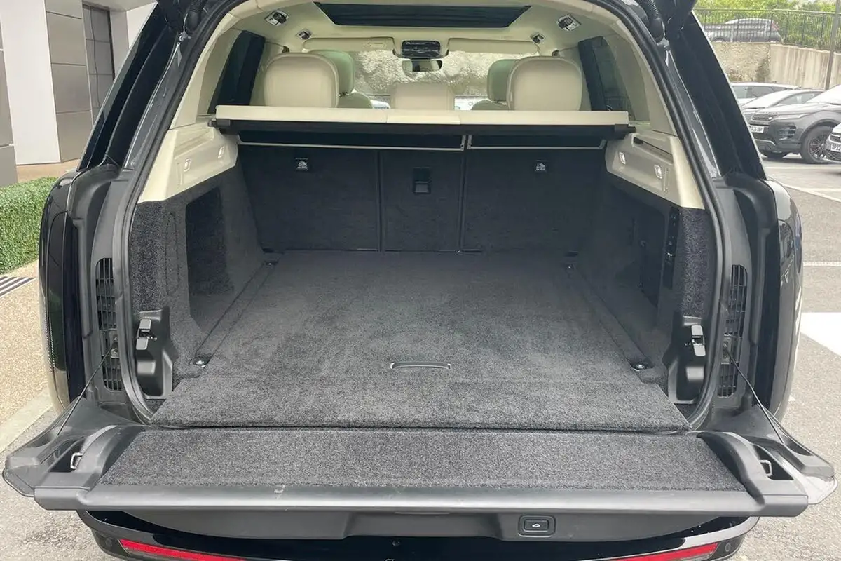 2023-land-rover-range-rover-30-p440e-se-big-32