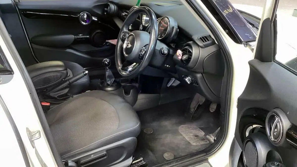 2015-mini-cooper-12-one-ss-5d-big-6