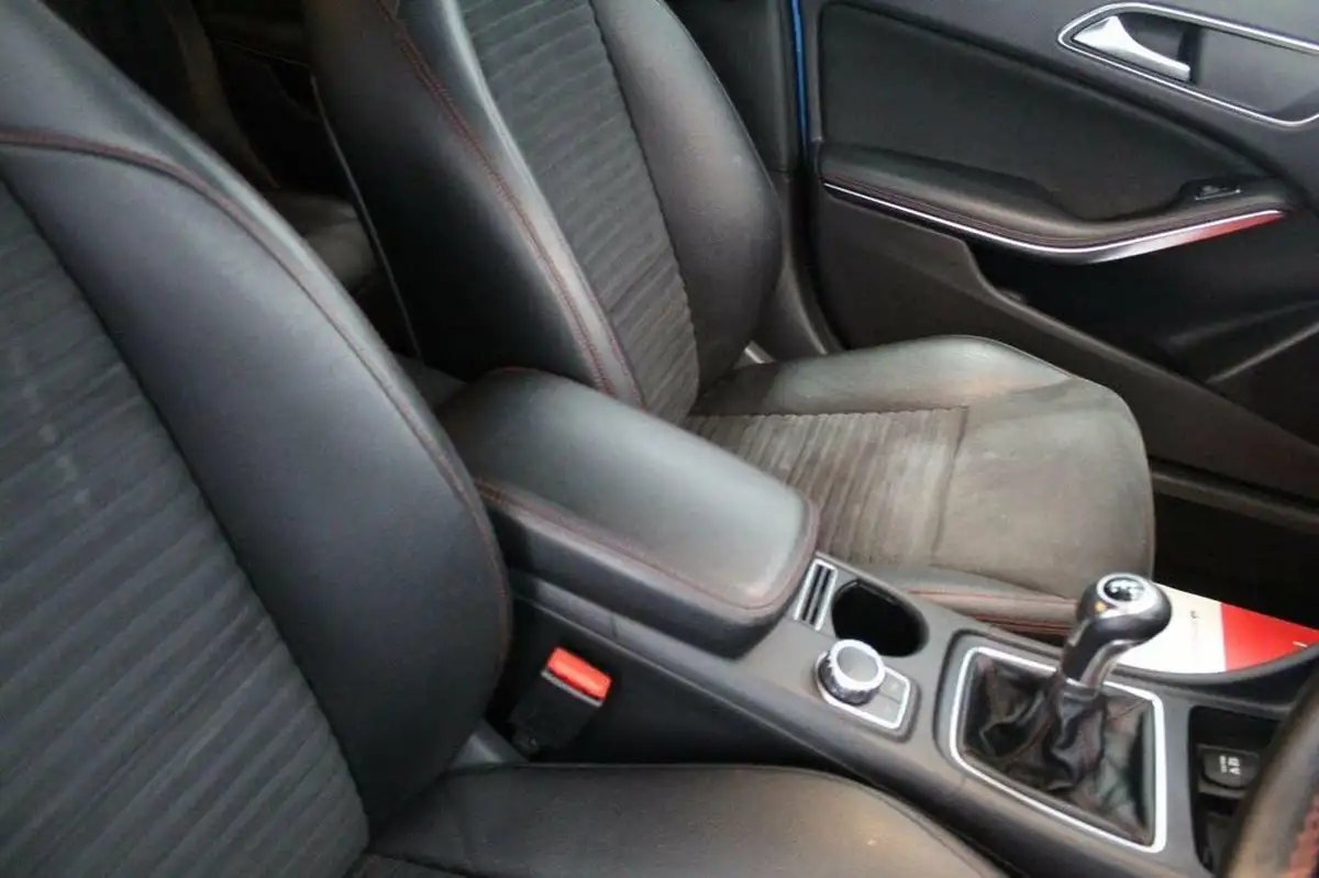 2013-mercedes-benz-a-class-15-cdi-a180-amg-sport-109ps-blueefficiency-big-48