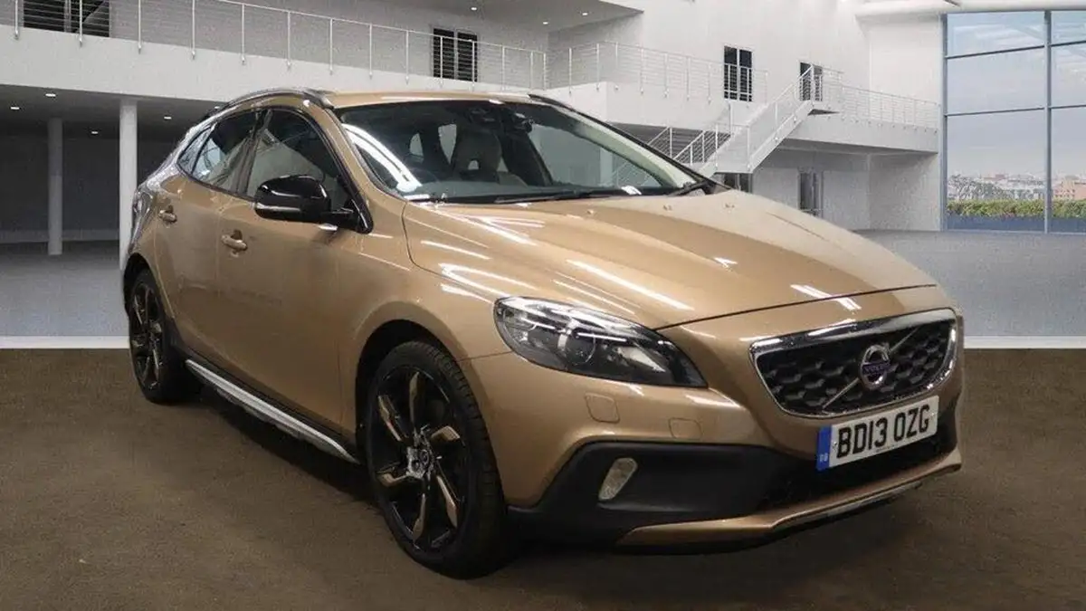 2013-volvo-v40-20td-d3-cross-country-lux-nav-geartronic-big-0
