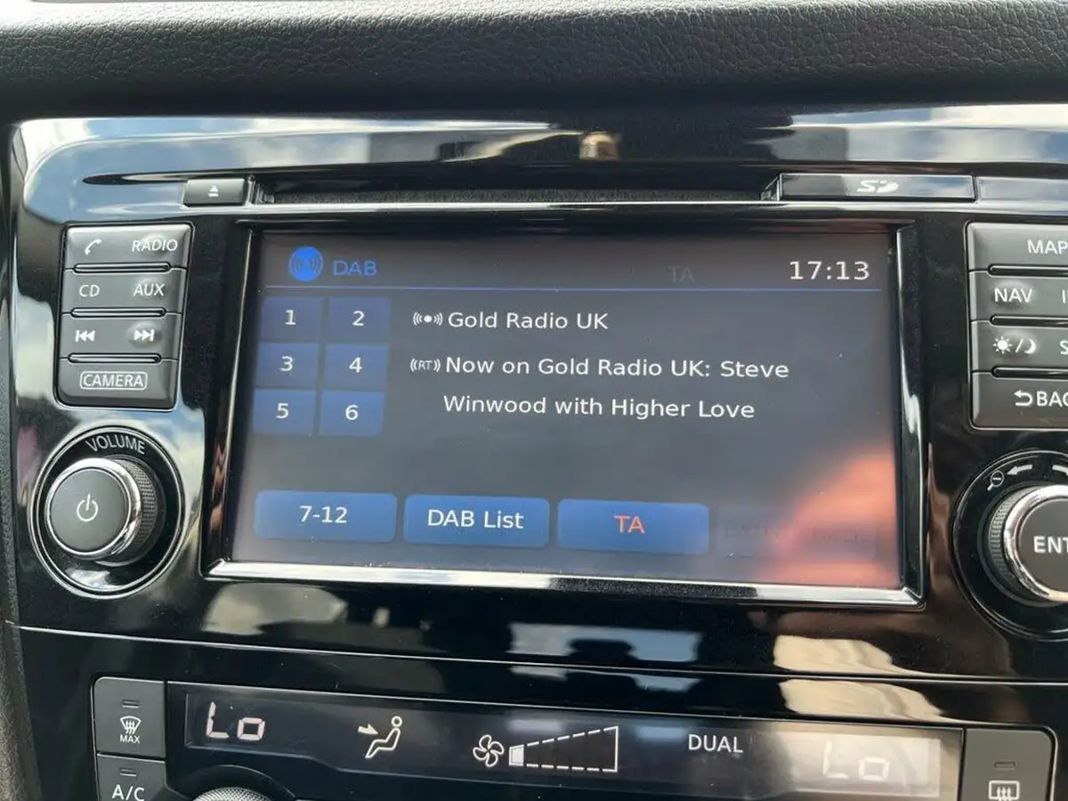 2016-nissan-qashqai-15dci-n-connecta-99g-big-24