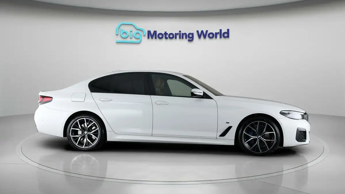 2021-bmw-5-series-20-530e-xdrive-m-sport-saloon-4d-big-8
