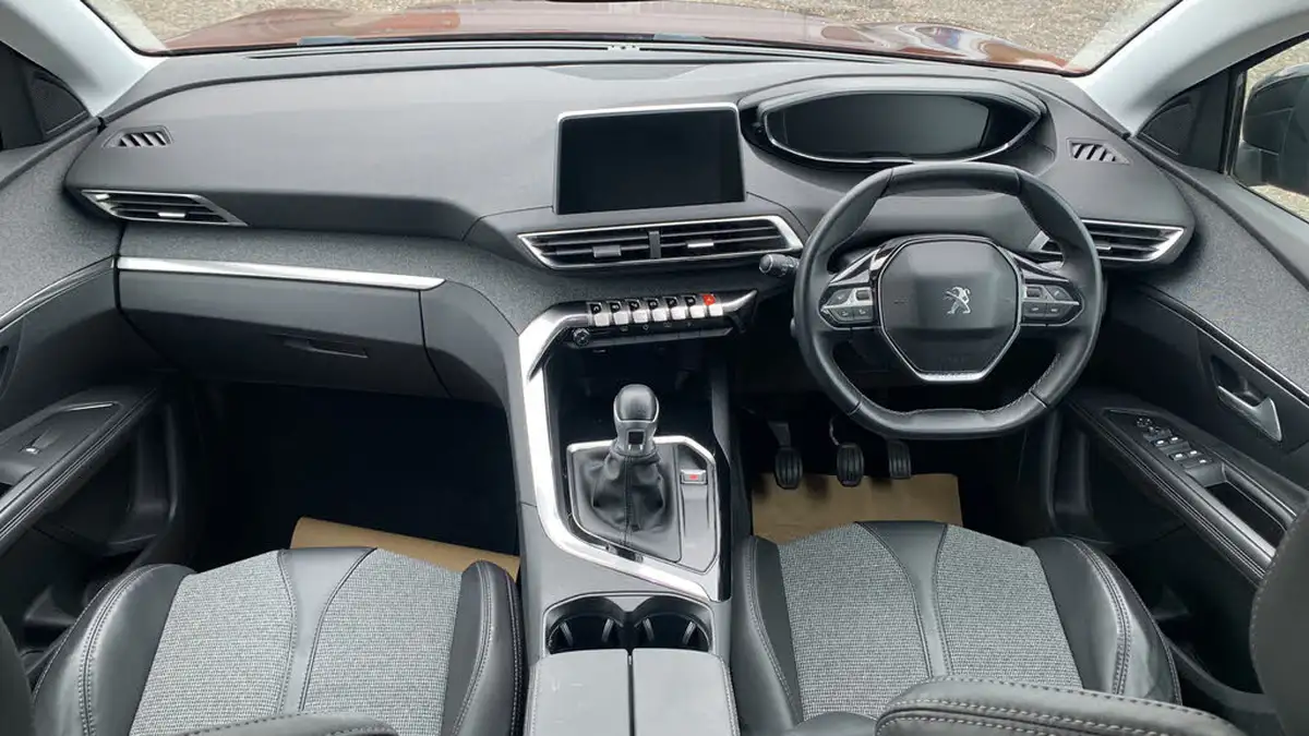 2017-peugeot-3008-suv-12-puretech-allure-big-3
