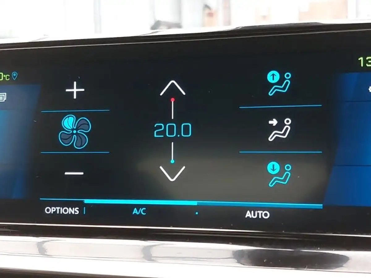 2022-peugeot-2008-suv-e-gt-big-12
