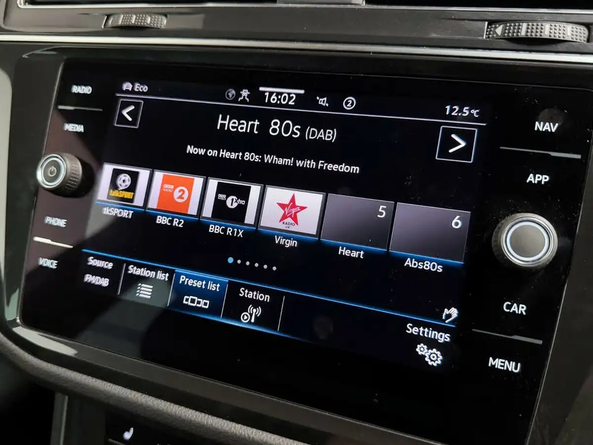 2022-volkswagen-tiguan-15-tsi-r-line-big-50