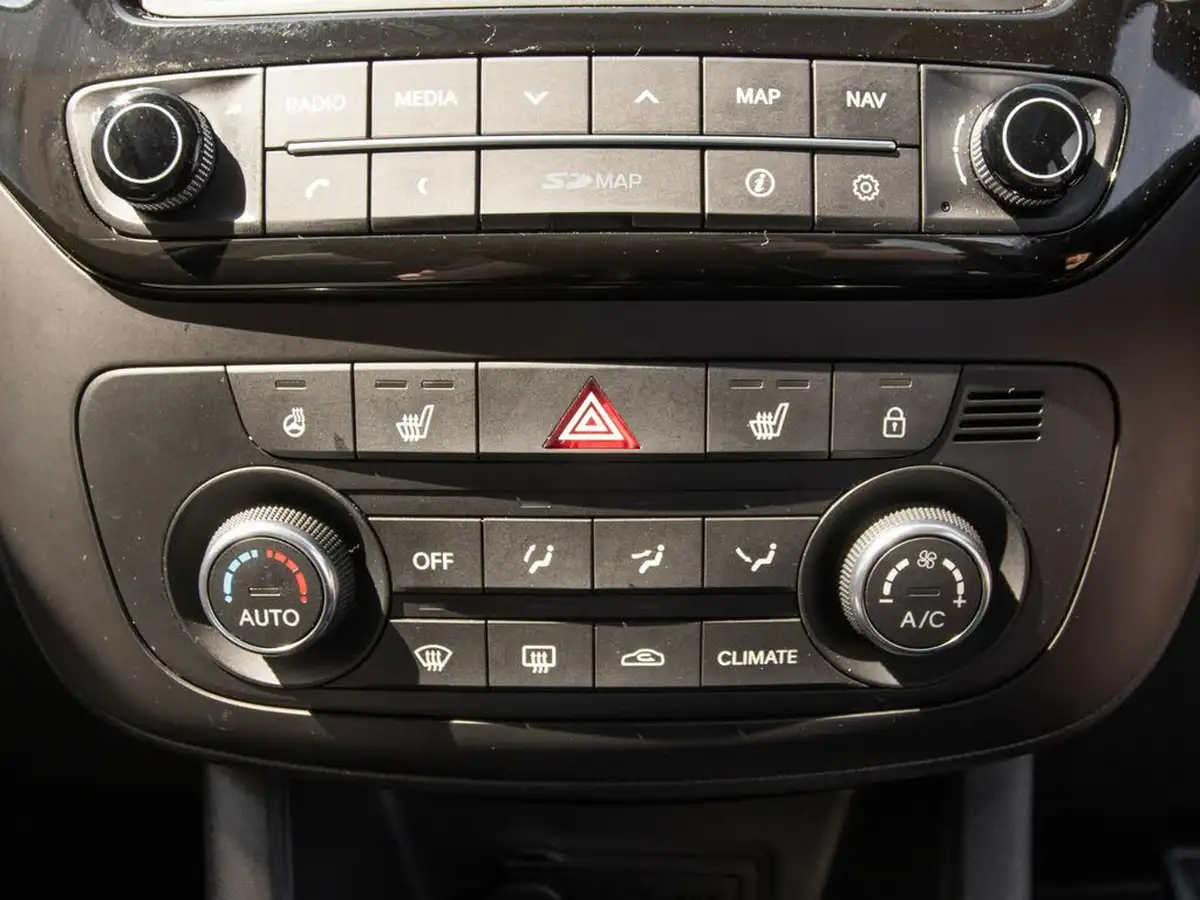 2017-kia-venga-16-4-auto-big-30