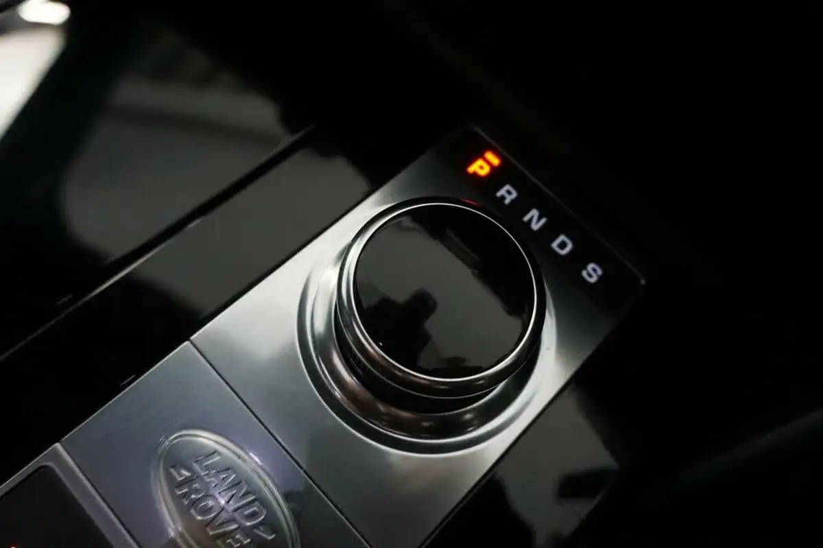 2020-land-rover-discovery-30-sd6-hse-luxury-big-28