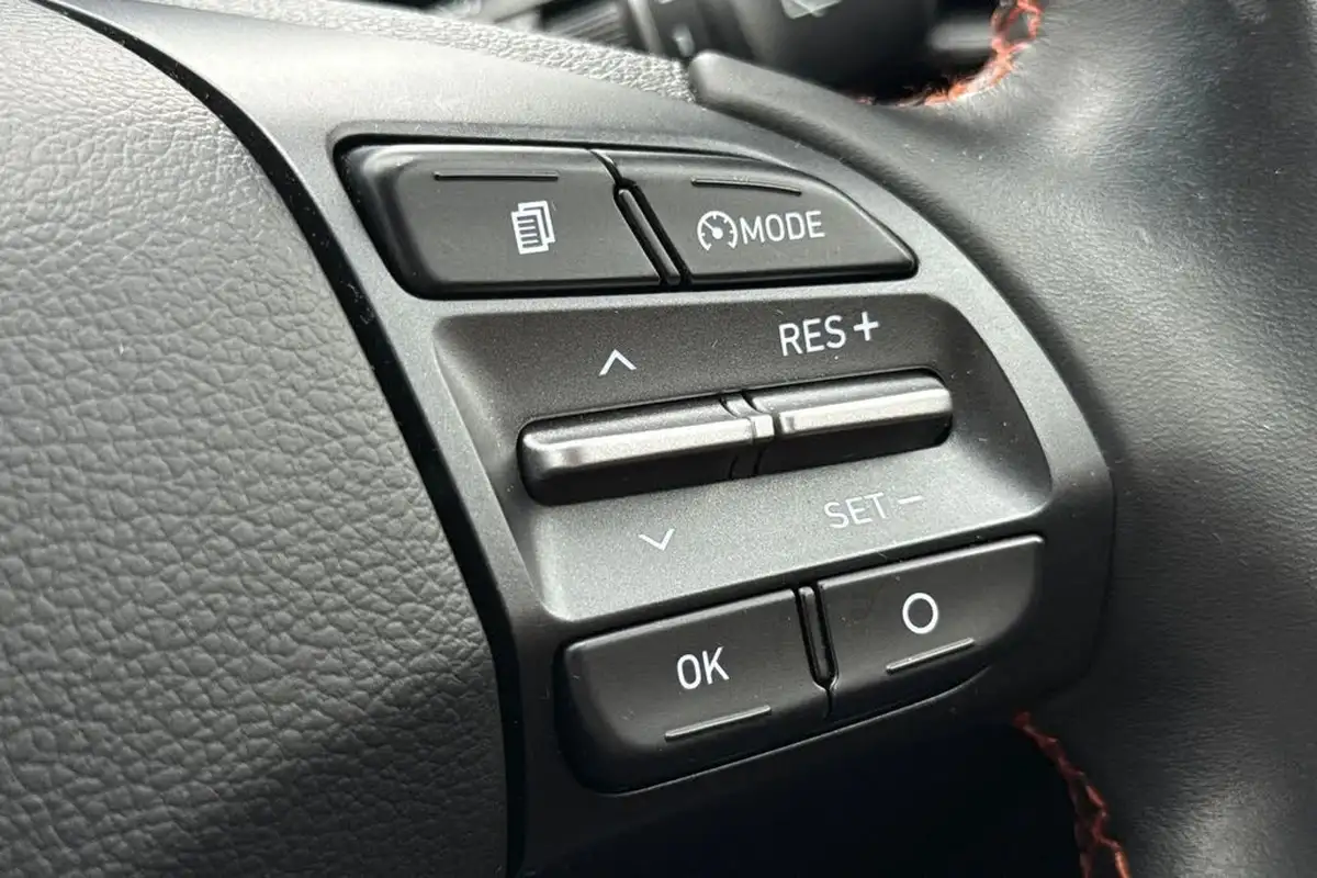 2018-hyundai-kona-10-t-gdi-premium-se-1-tone-roof-big-32