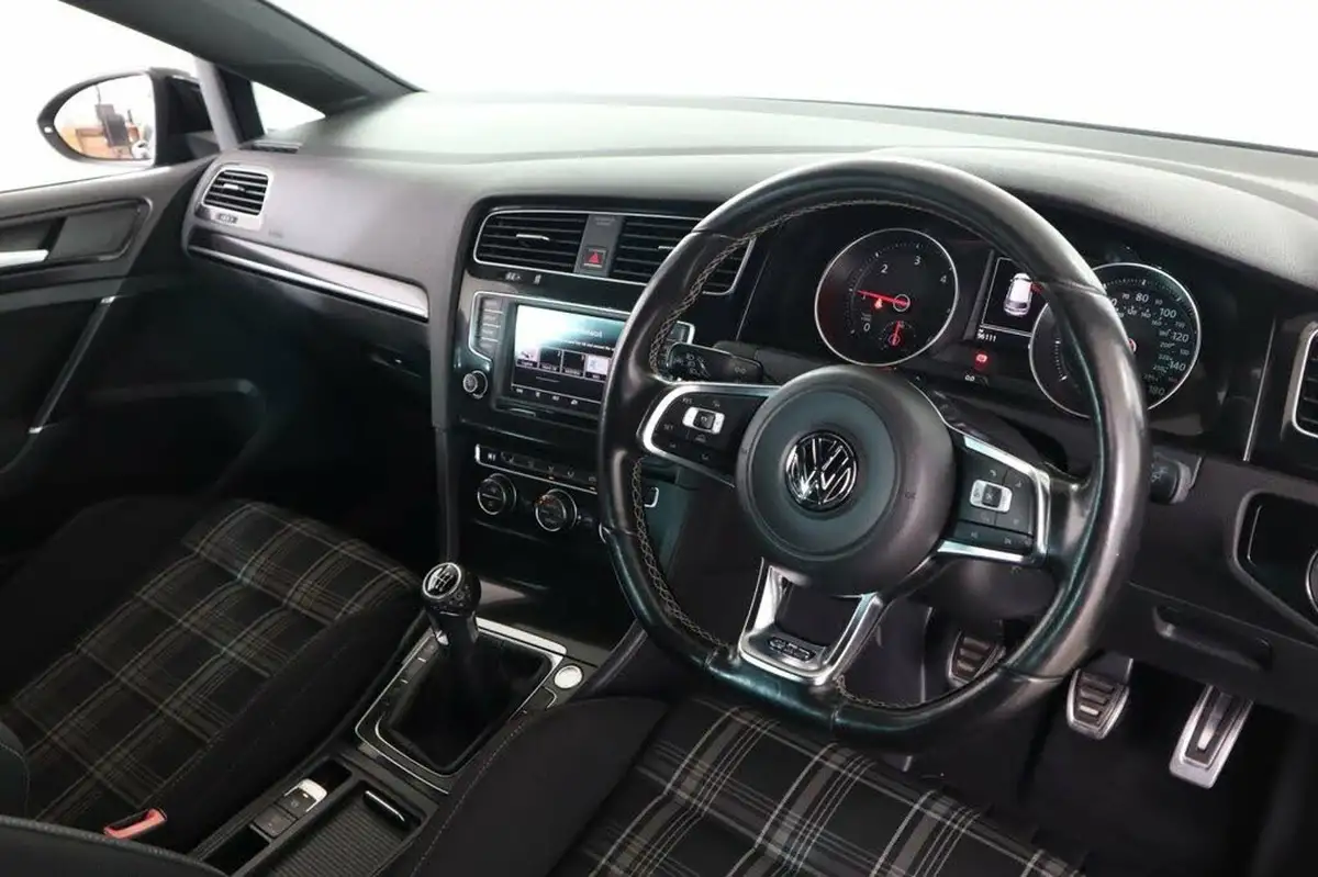 2016-volkswagen-golf-20tdi-gtd-bmt-hatchback-5d-big-15