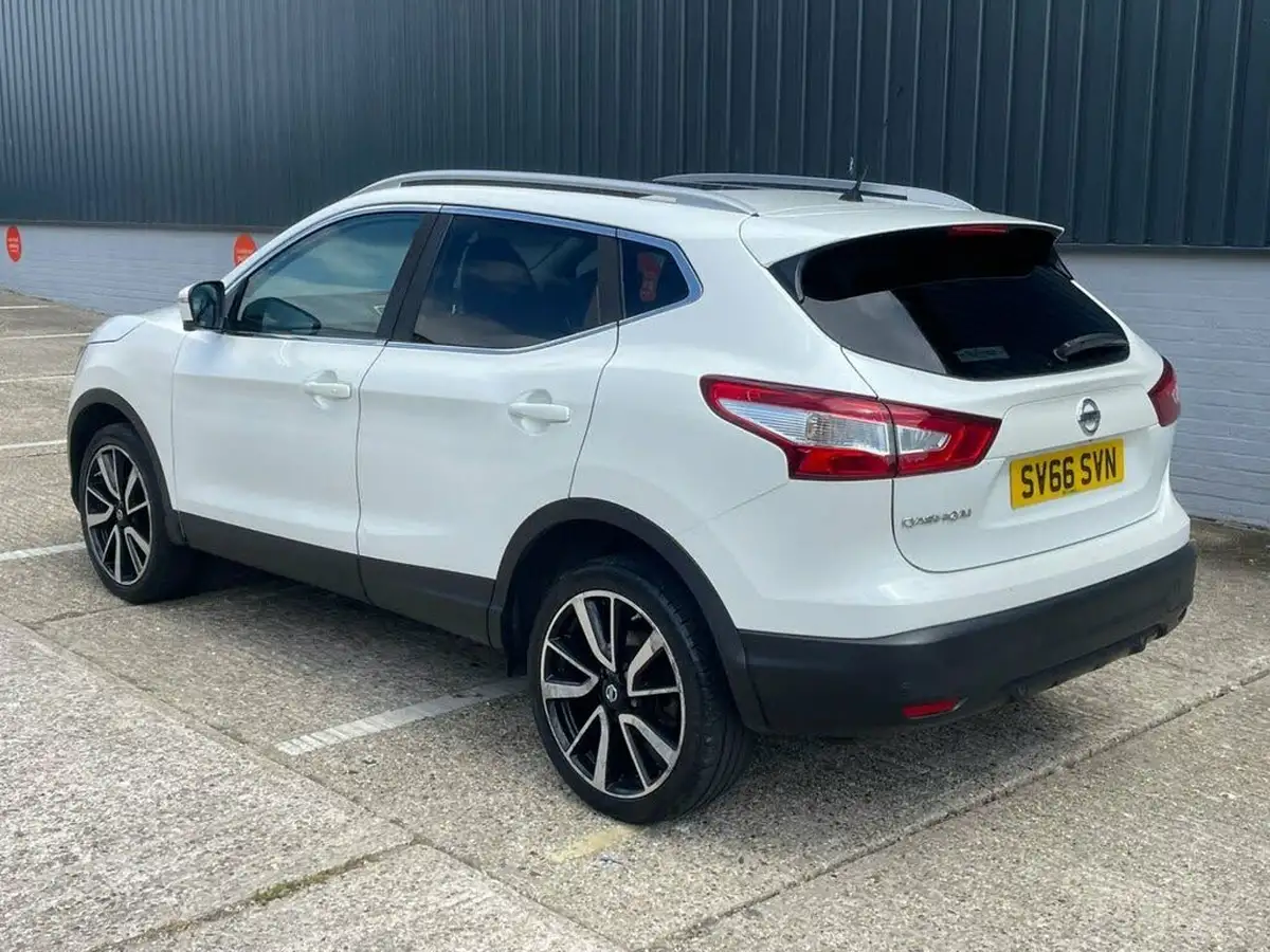 2016-nissan-qashqai-15dci-tekna-big-70