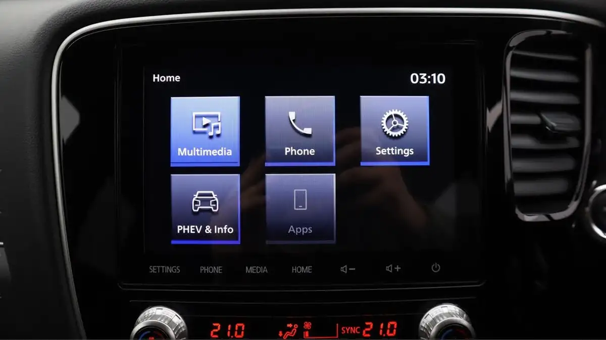 2020-mitsubishi-outlander-24-dynamic-phev-big-11