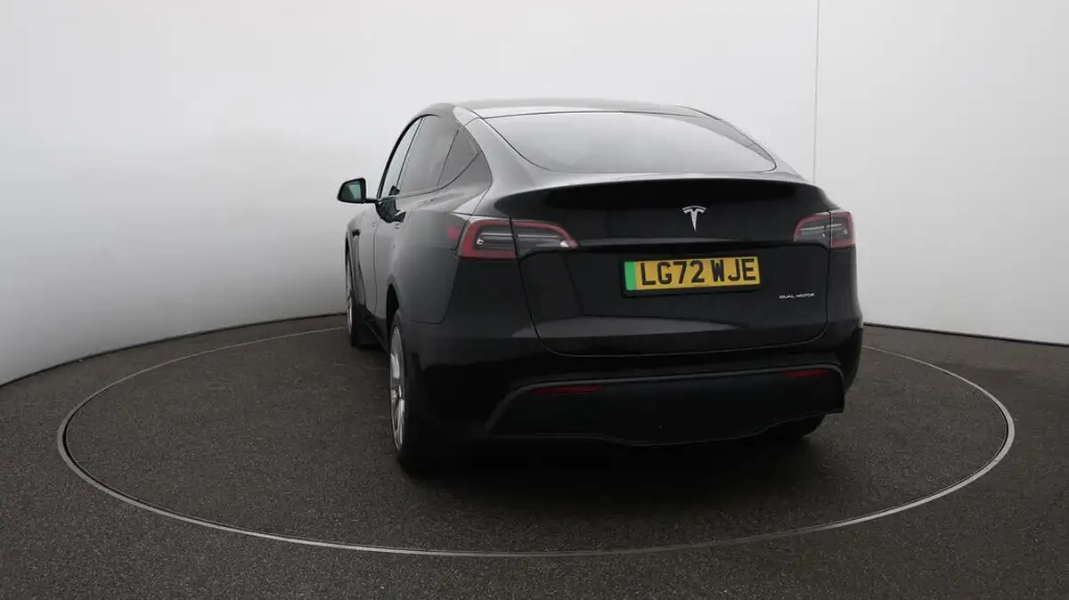2022-tesla-model-y-e-long-range-big-59