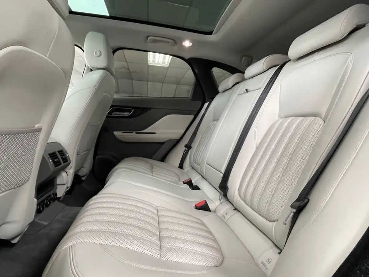 2017-jaguar-f-pace-20-i4d-portfolio-180ps-awd-auto-big-29