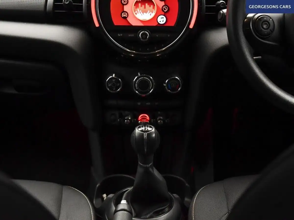 2020-mini-countryman-15-cooper-classic-big-25