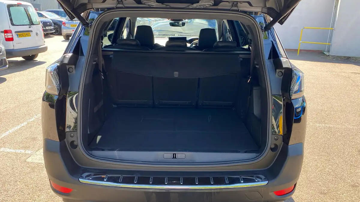 2021-peugeot-5008-suv-20-bluehdi-gt-premium-177bhp-big-18