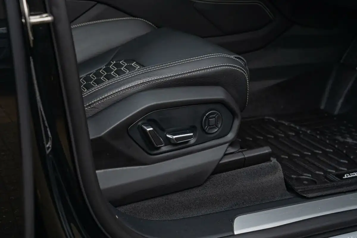 2021-lamborghini-urus-40-no-trim-big-50