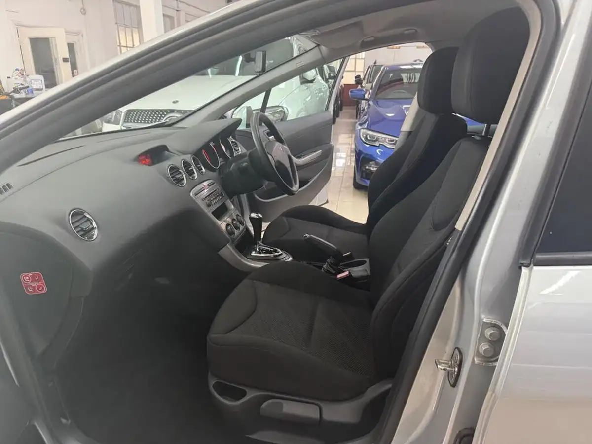 2012-peugeot-308-16-access-auto-big-25