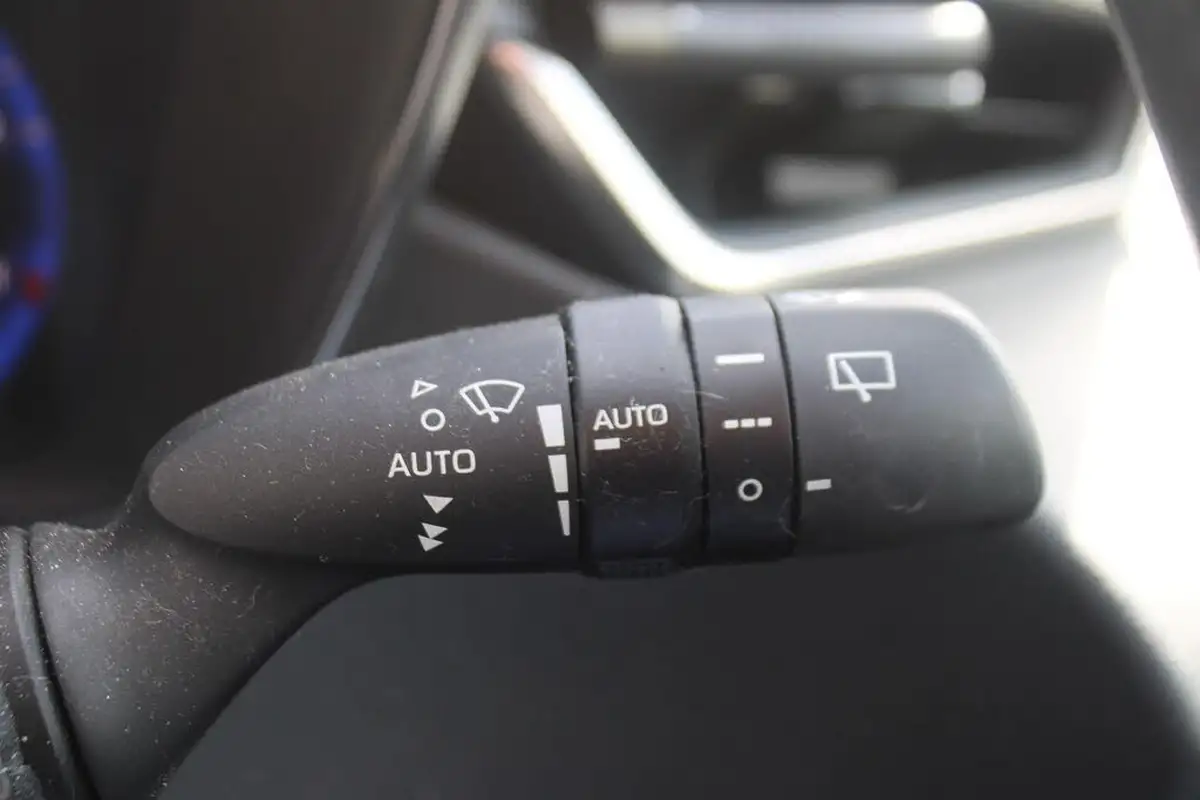 2020-toyota-corolla-20-vvt-i-excel-trk-hatchback-big-33