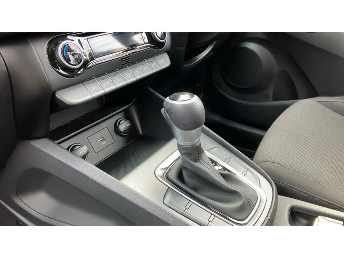 2022-hyundai-kona-16-gdi-se-connect-big-12