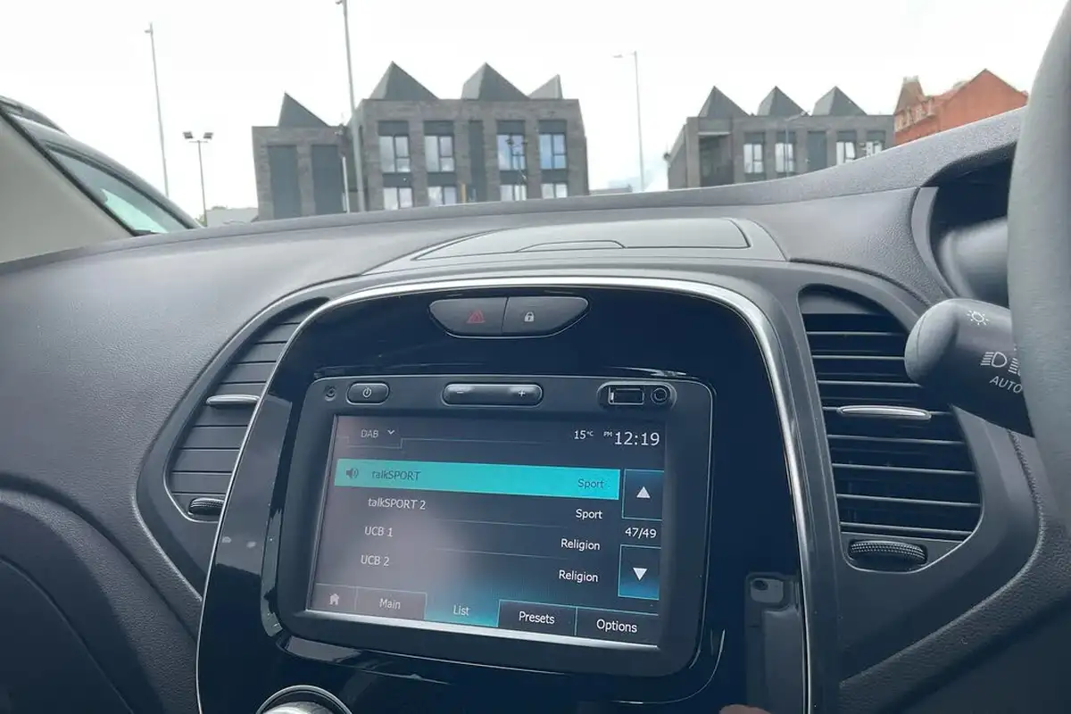 2018-renault-captur-09-tce-dynamique-nav-big-18
