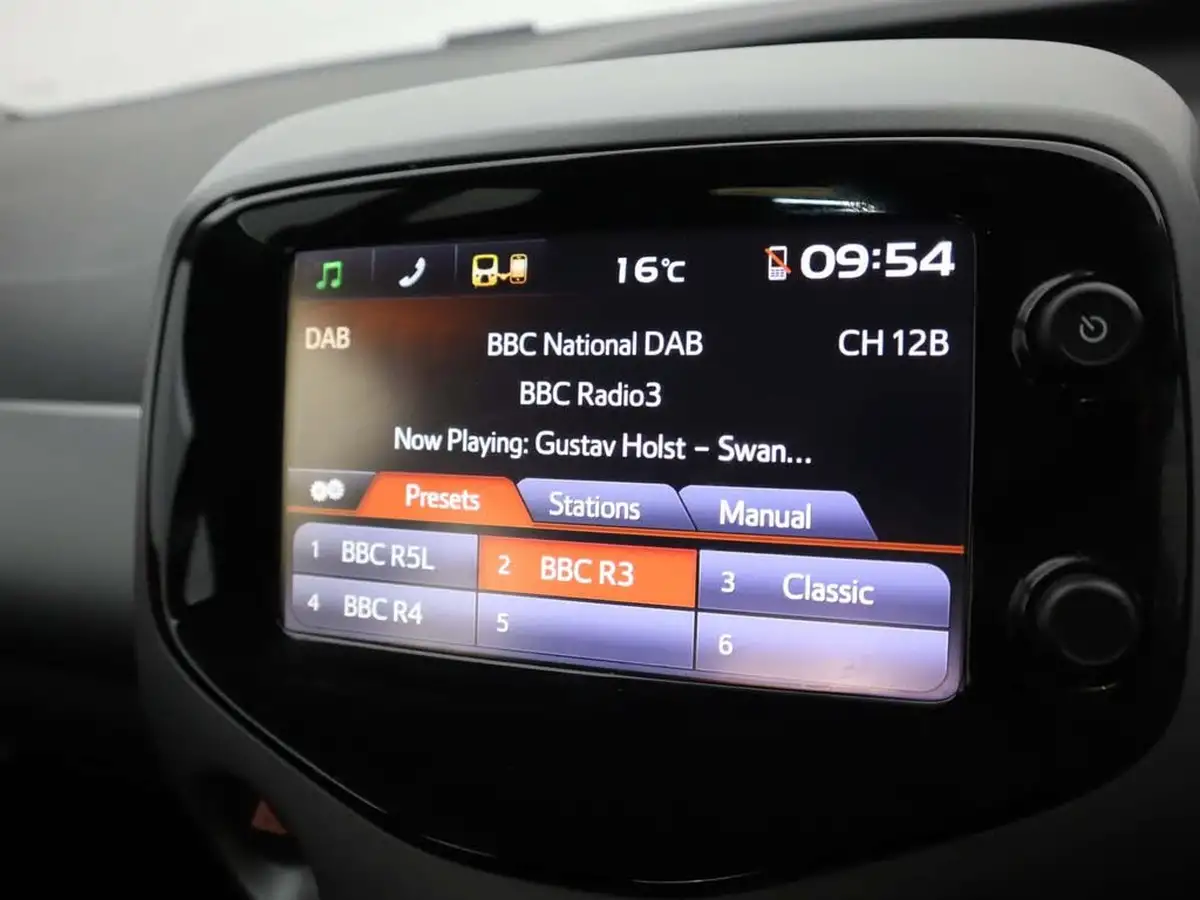 2019-toyota-aygo-10-vvt-i-x-play-big-18