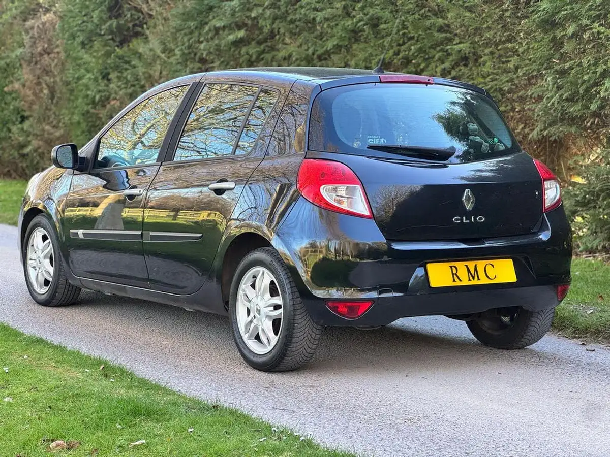 2010-renault-clio-12-expression-16v-75bhp-hatchback-big-8