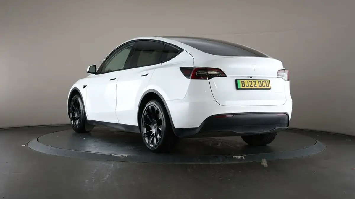 2022-tesla-model-y-e-long-range-big-67