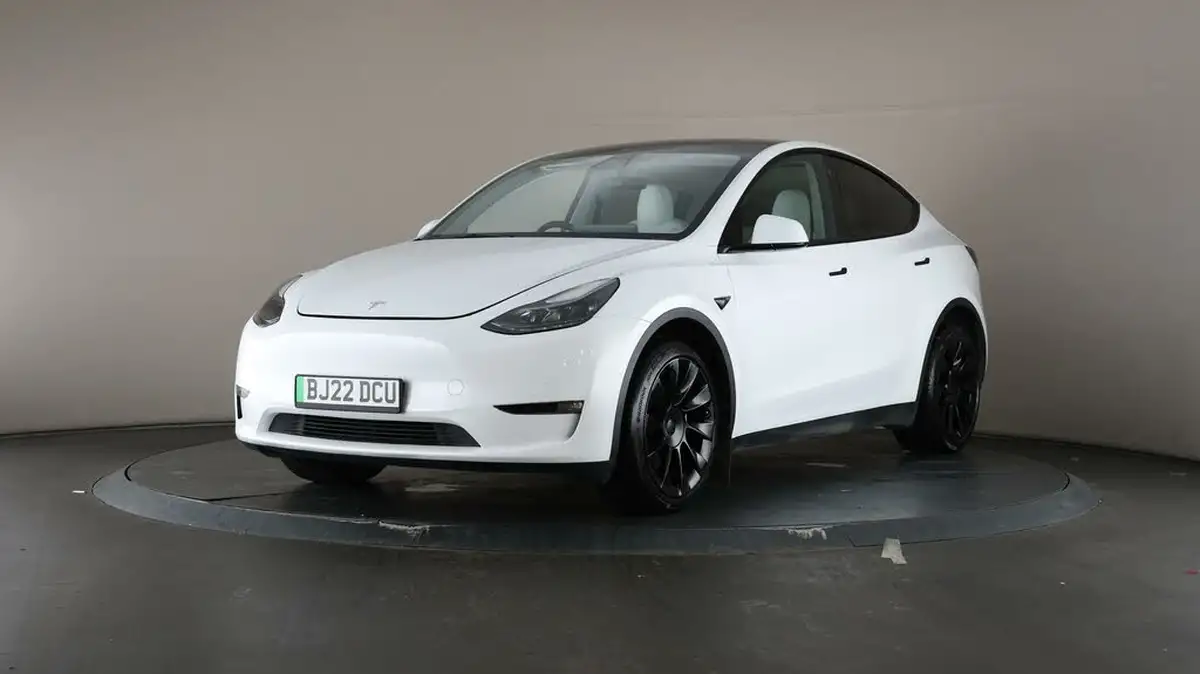 2022-tesla-model-y-e-long-range-big-43