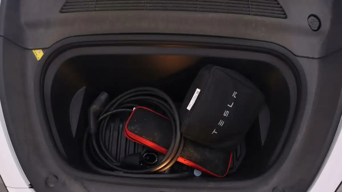 2022-tesla-model-y-e-long-range-big-19