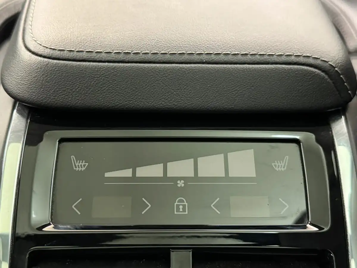 2022-volvo-xc60-20-b5-ultimate-big-15