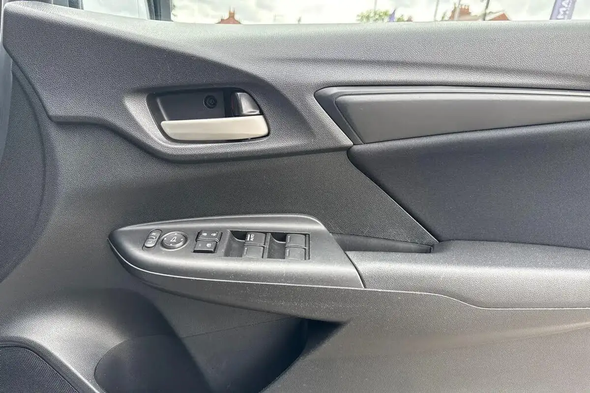 2020-honda-jazz-13-i-vtec-s-big-18