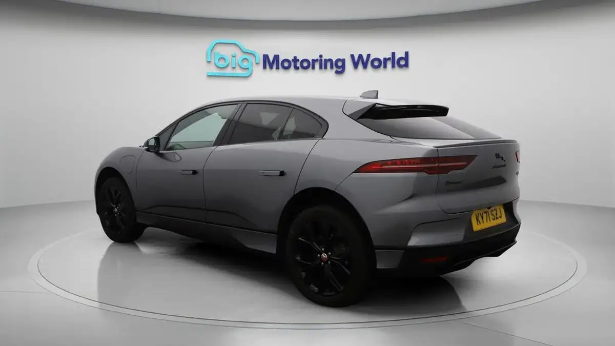 2022-jaguar-i-pace-ev400-black-big-5