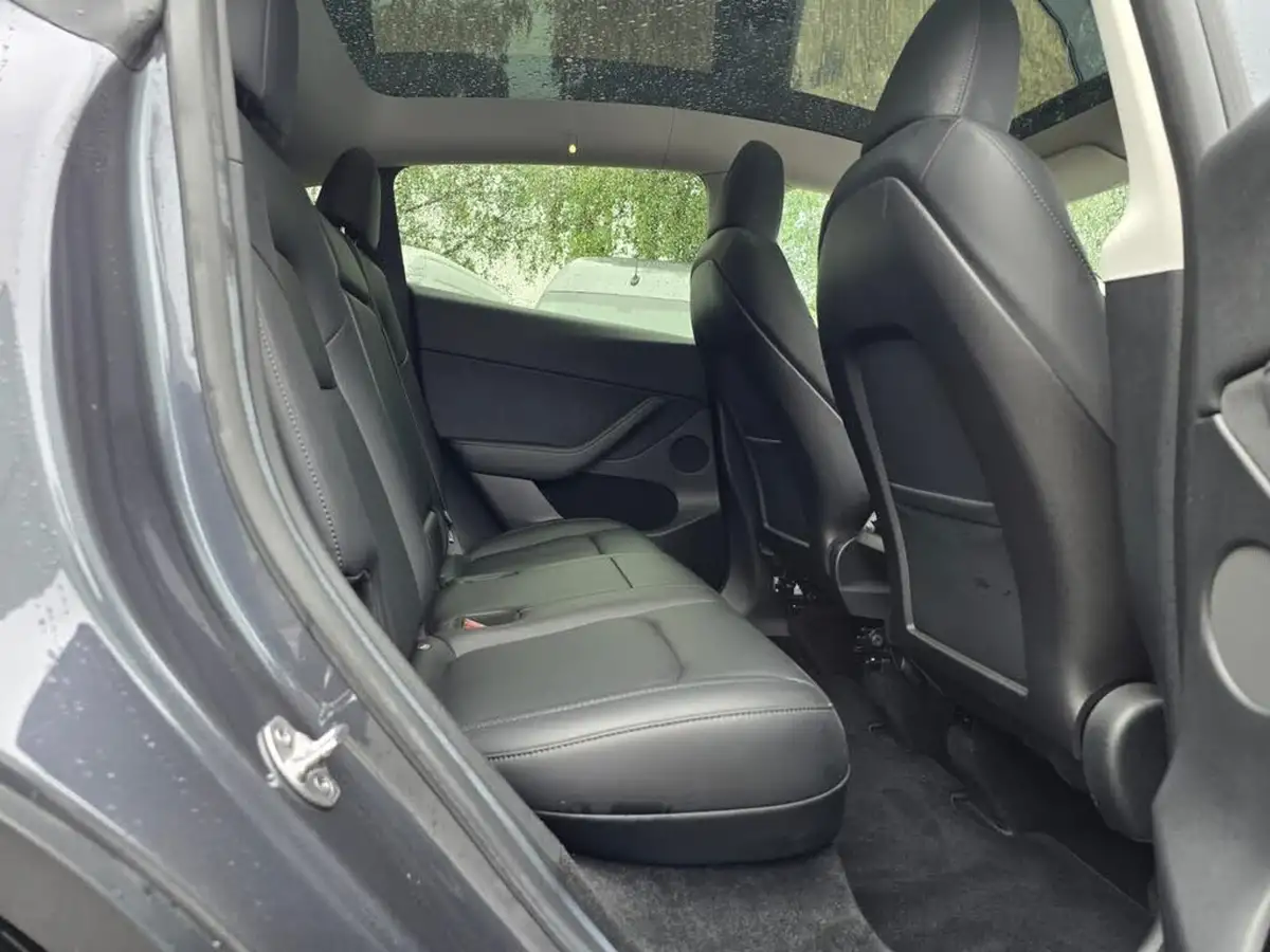 2023-tesla-model-y-e-rwd-big-25