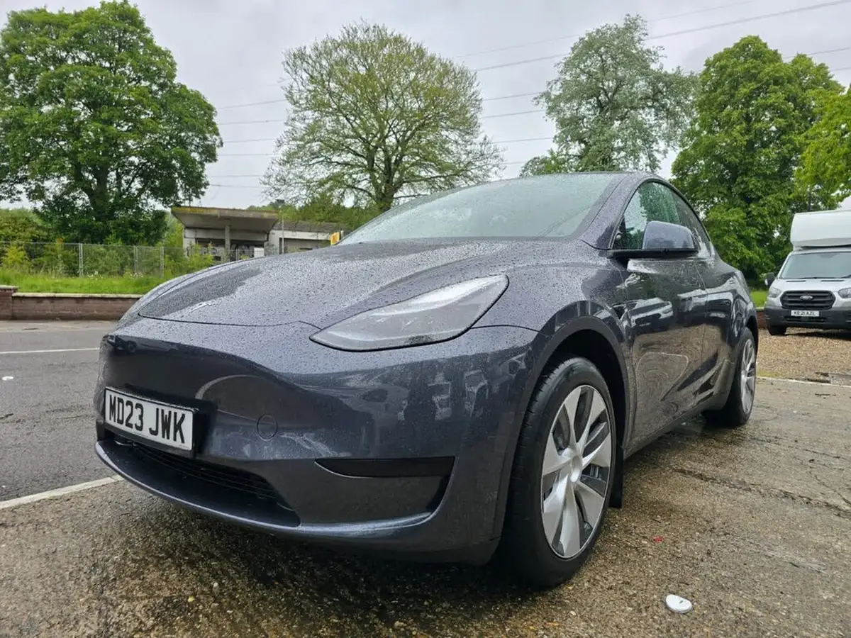 2023-tesla-model-y-e-rwd-big-1