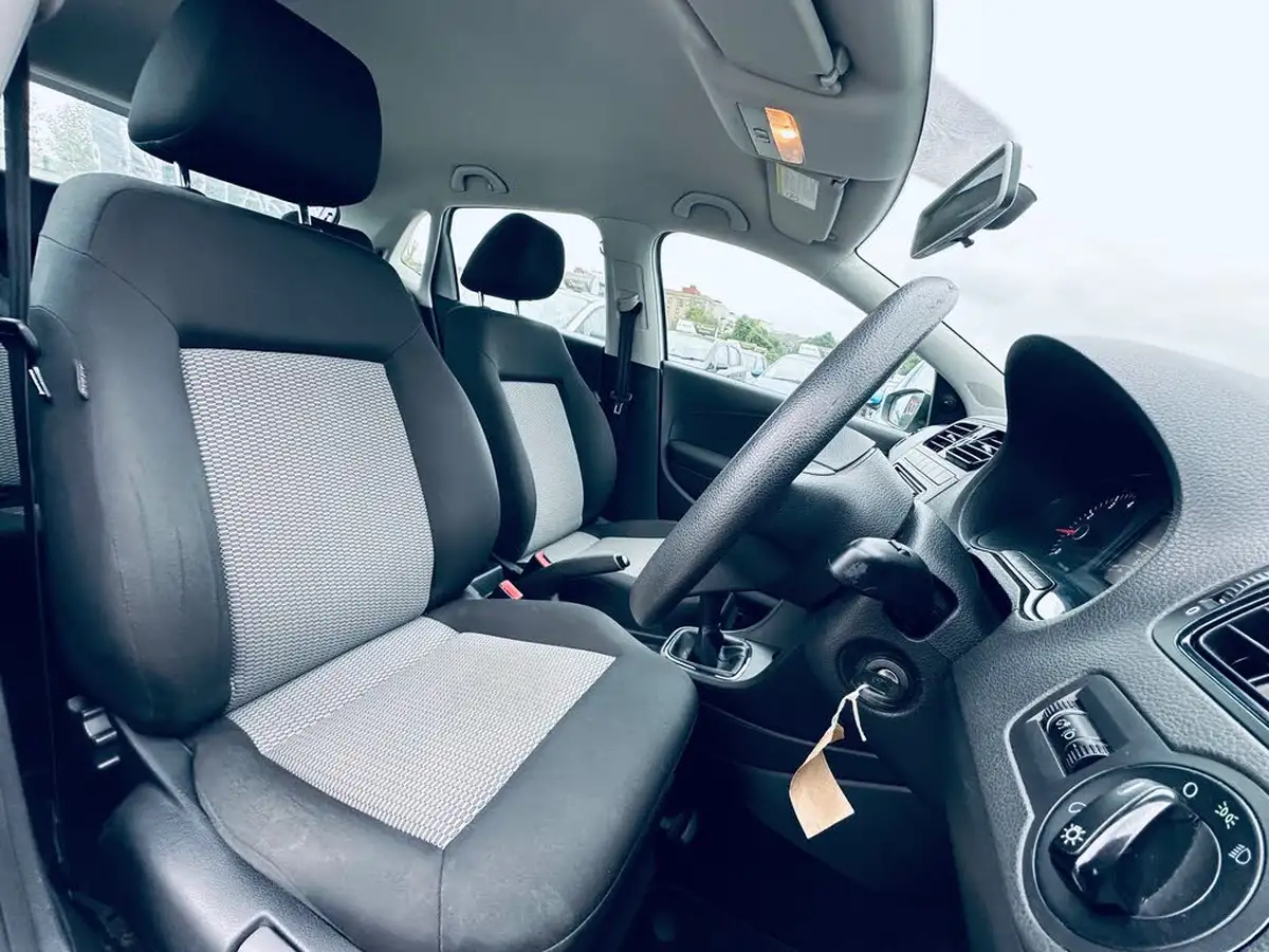 2010-volkswagen-polo-12-s-5d-big-25