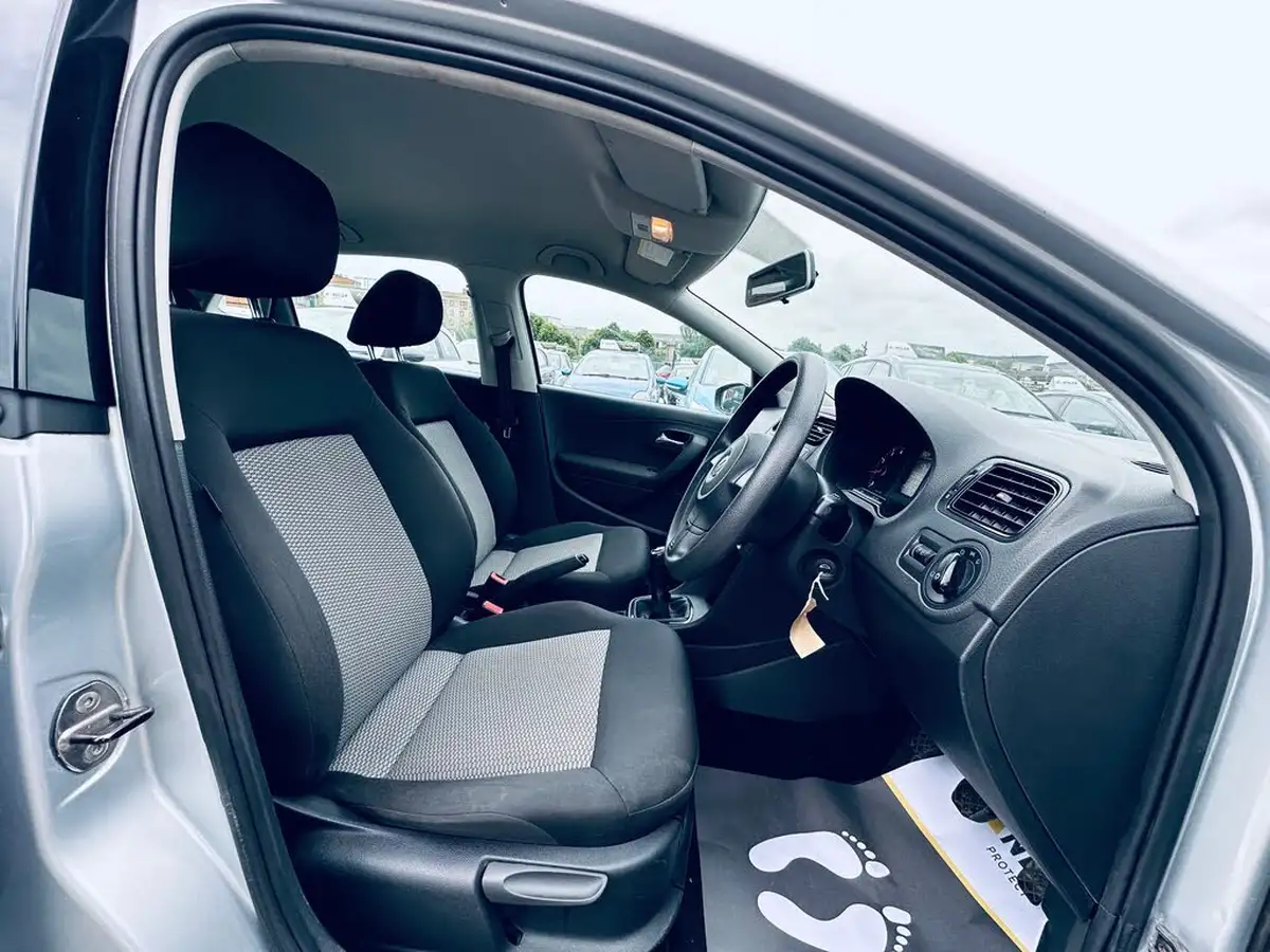 2010-volkswagen-polo-12-s-5d-big-29