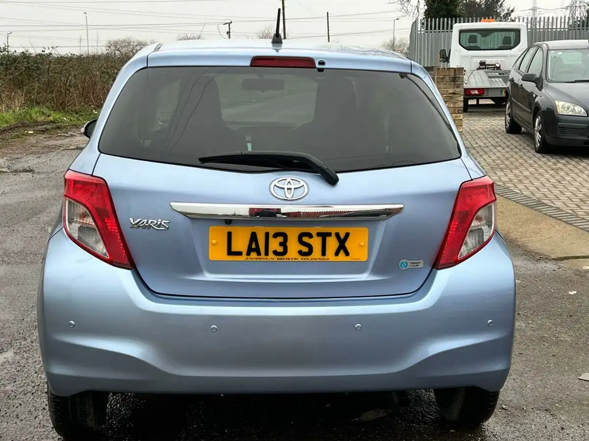 2013-toyota-yaris-big-6